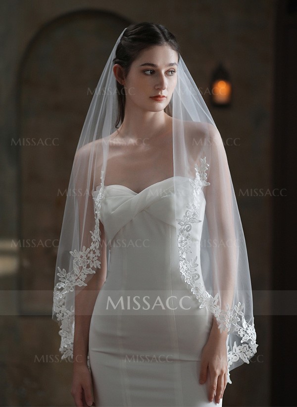 Lace Applique Edge One-Tier Fingertip Bridal Veils