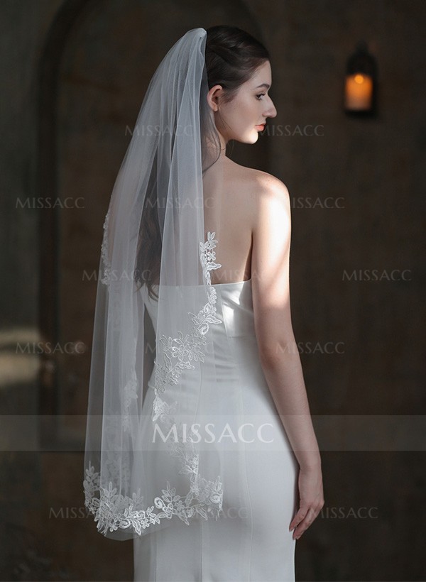 Lace Applique Edge One-Tier Fingertip Bridal Veils