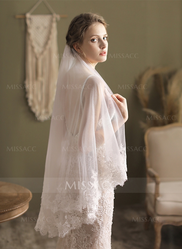 Lace Applique Edge Two-Tier Fingertip Bridal Veils