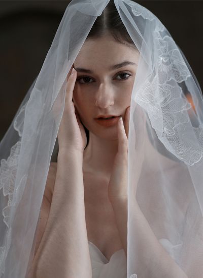 Cut Edge Two-Tier FIngertip Bridal Veils With Lace Floral