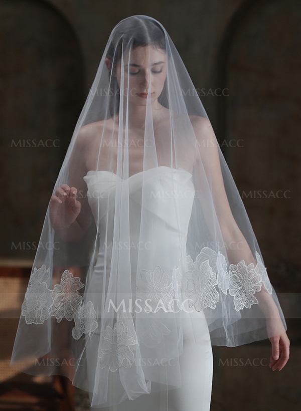 Cut Edge Two-Tier FIngertip Bridal Veils With Lace Floral