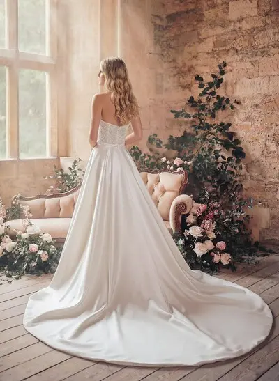 Sheath/Column Sweetheart Sleeveless Satin/Sequined Wedding Dresses