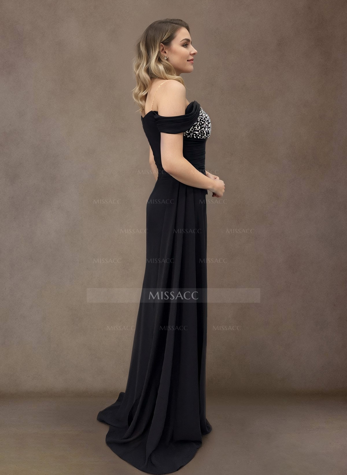 Sheath/Column Off-The-Shoulder Elastic Satin Mother Of The Bride Dresses