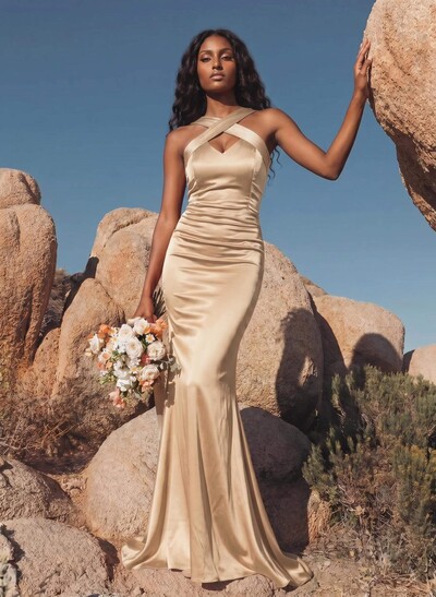 Mermaid/Trumpet Halter Neck Sleeveless Silky Satin Bridesmaid Dresses