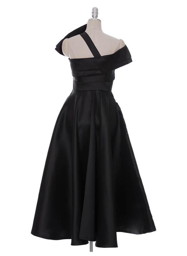 A-Line Asymmetrical Sleeveless Satin Cocktail Dresses With Bow(s)/Pockets