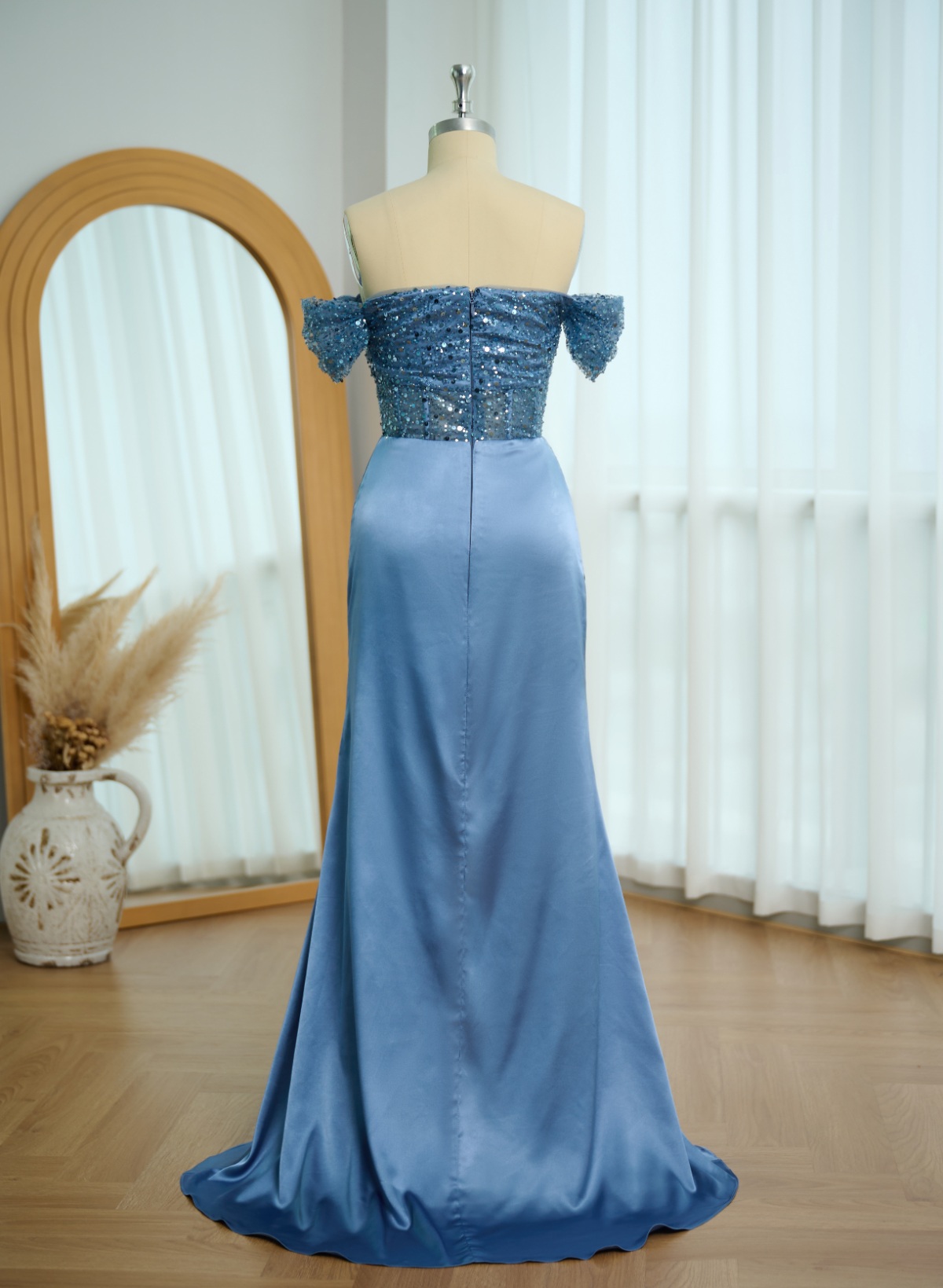 Sheath/Column Silk Like Satin/Sequined Prom Dresses With High Split