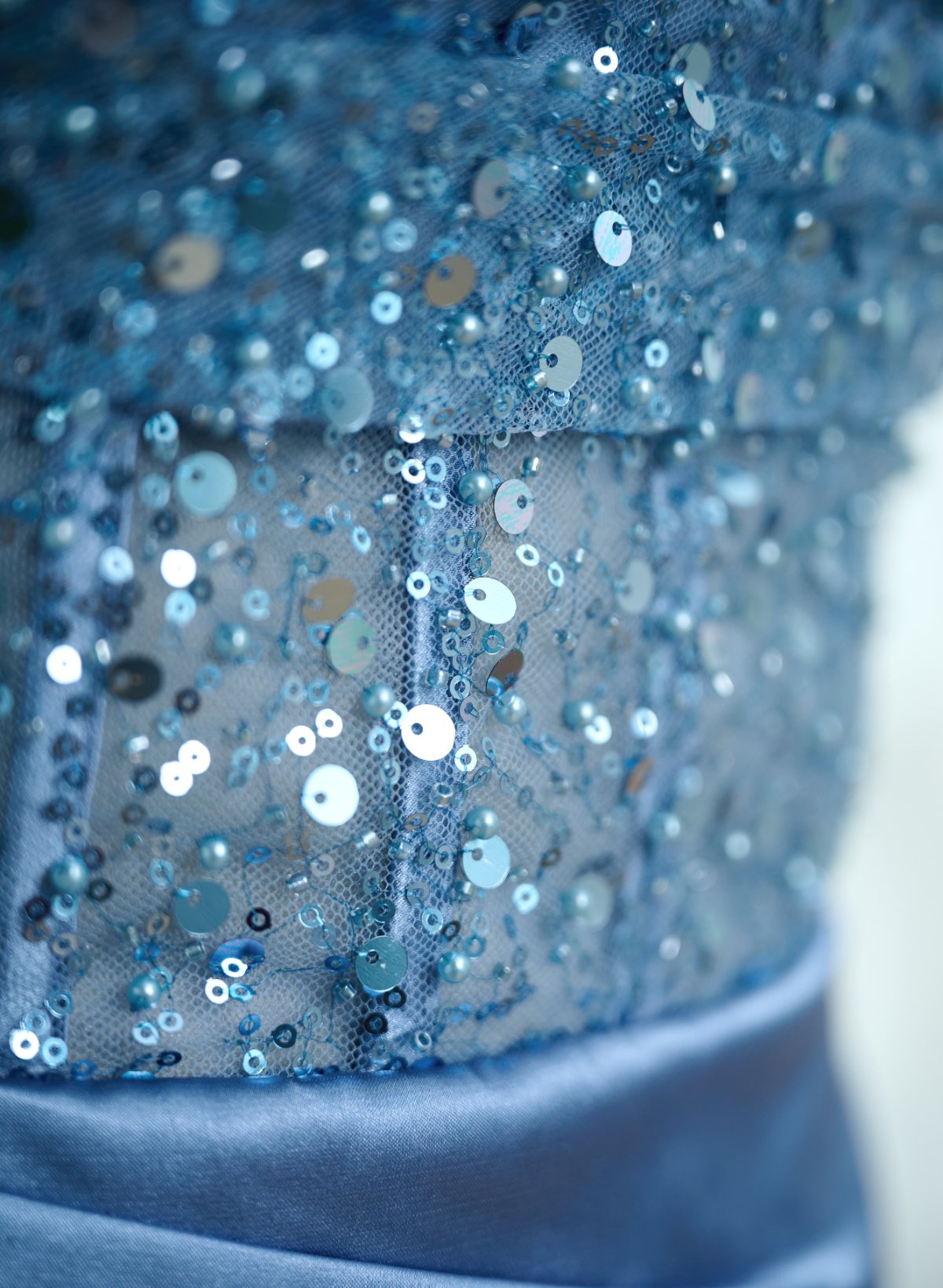 Sheath/Column Silk Like Satin/Sequined Prom Dresses With High Split