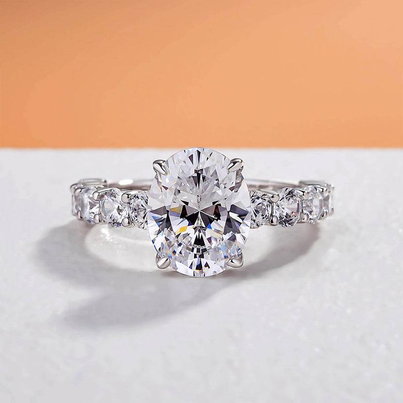 Luxurious Oval Cut Engagement Ring In Sterling Silver