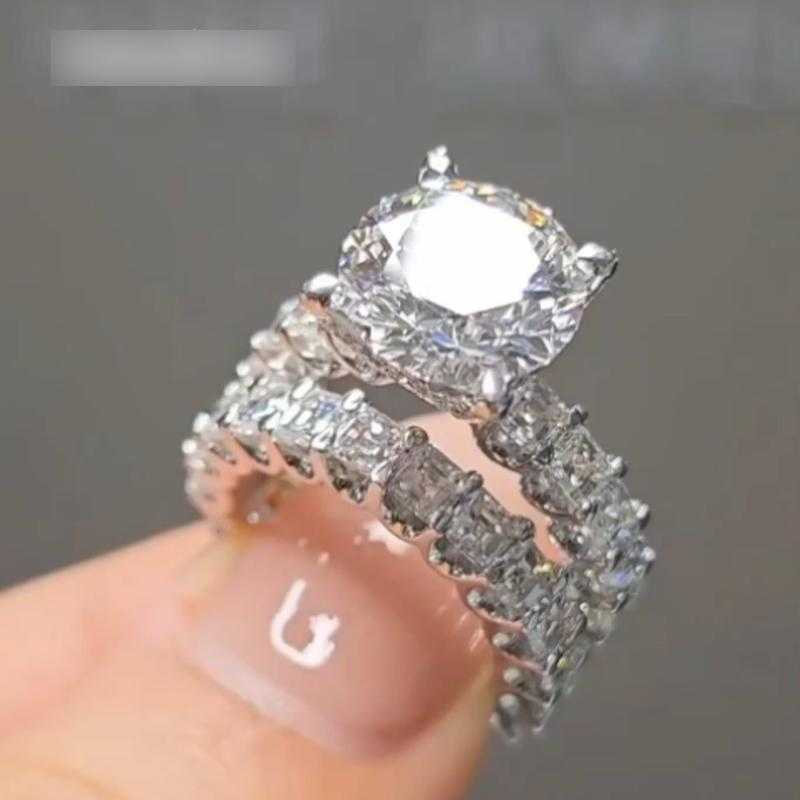 Luxury Round Cut Wedding Ring Set