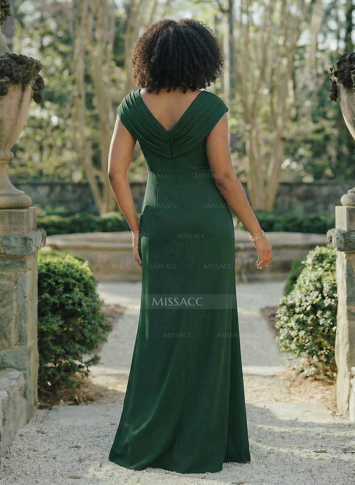 Sheath/Column V-Neck Sleeveless Crepe Satin Bridesmaid Dresses With Pleated