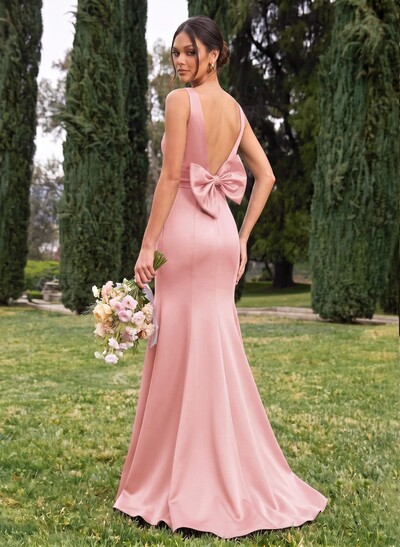 Trumpet/Mermaid Sleeveless Sweep Train Satin Bridesmaid Dresses With Bow(s)