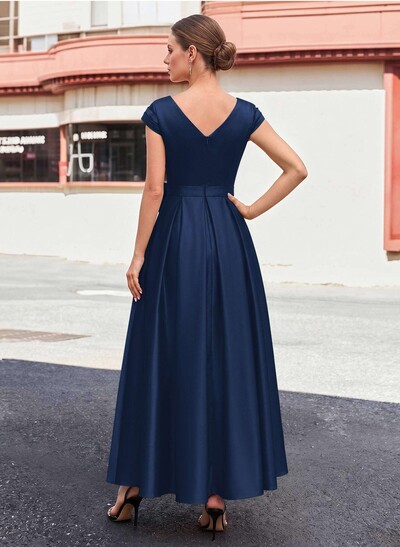 A-Line V-Neck Sleeveless Satin Mother Of The Bride Dresses With Bow(s)/Pockets