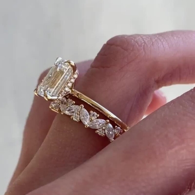 Luxurious Elongated Emerald Cut Wedding Ring Set