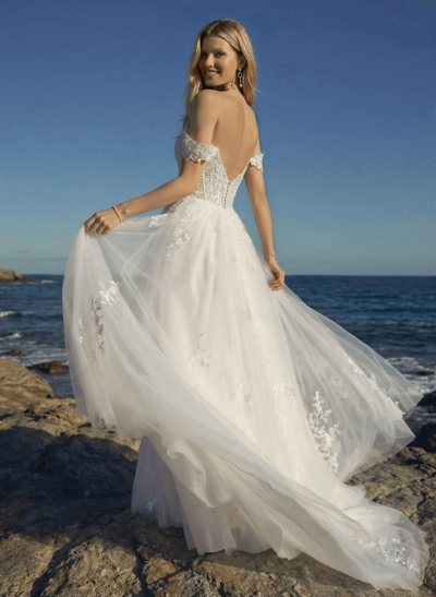 Plus Size A-Line Off-The-Shoulder Sweep Train Tulle Wedding Dresses With Lace