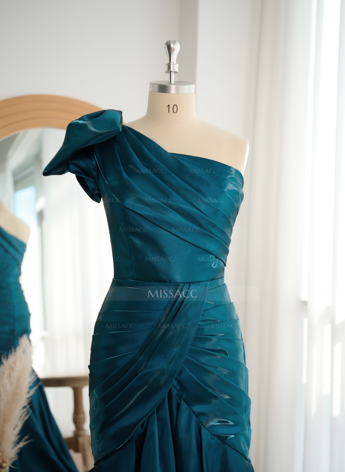 Trumpet/Mermaid One-Shoulder Satin Mother Of The Bride Dresses With Bow(s)