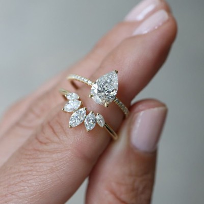 Pear Cut Engagement Ring Set For Women