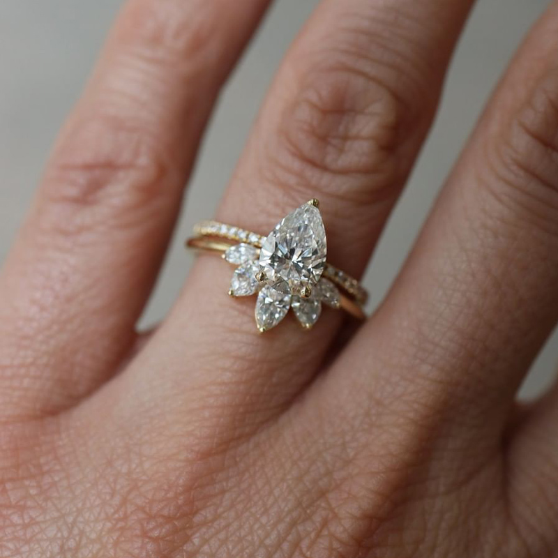 Pear Cut Engagement Ring Set For Women