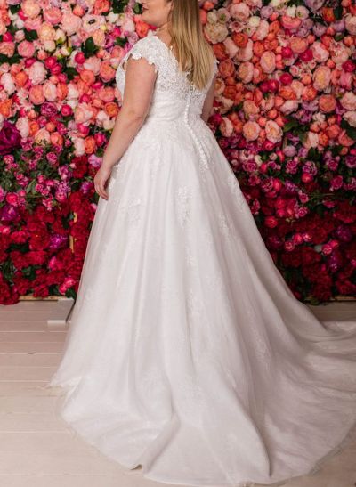 A-Line Lace(Non-Stretch)/Tulle(Non-Stretch) Plus Size Wedding Dress With Appliques Lace