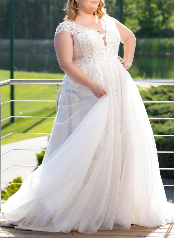 Plus Size A-Line V-Neck Sleeveless Sweep Train Tulle Wedding Dresses With Lace