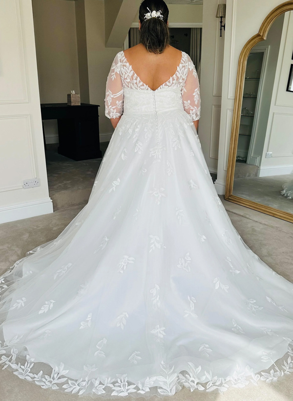 Plus Size A-Line V-Neck 1/2 Sleeves Court Train Tulle Wedding Dresses With Lace