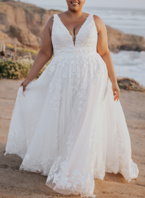 Plus Size A-Line V-Neck Sleeveless Sweep Train Tulle Wedding Dresses With Lace