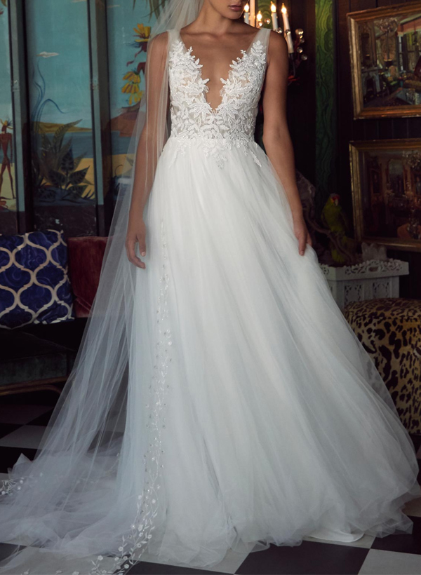 Plus Size A-Line V-Neck Sleeveless Sweep Train Tulle Wedding Dresses With Lace