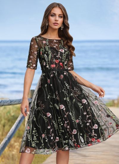 A-Line Scoop Neck 1/2 Sleeves Knee-Length Tulle Cocktail Dresses With Appliques Lace