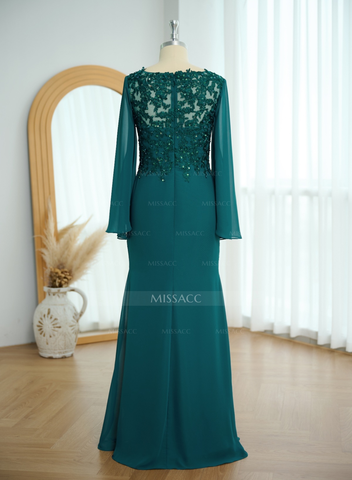 Sheath/Column V-Neck Chiffon Mother Of The Bride Dresses With Lace