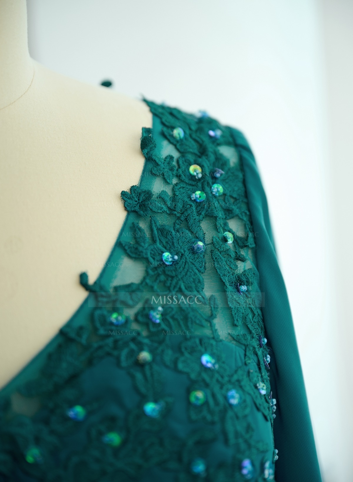 Sheath/Column V-Neck Chiffon Mother Of The Bride Dresses With Lace