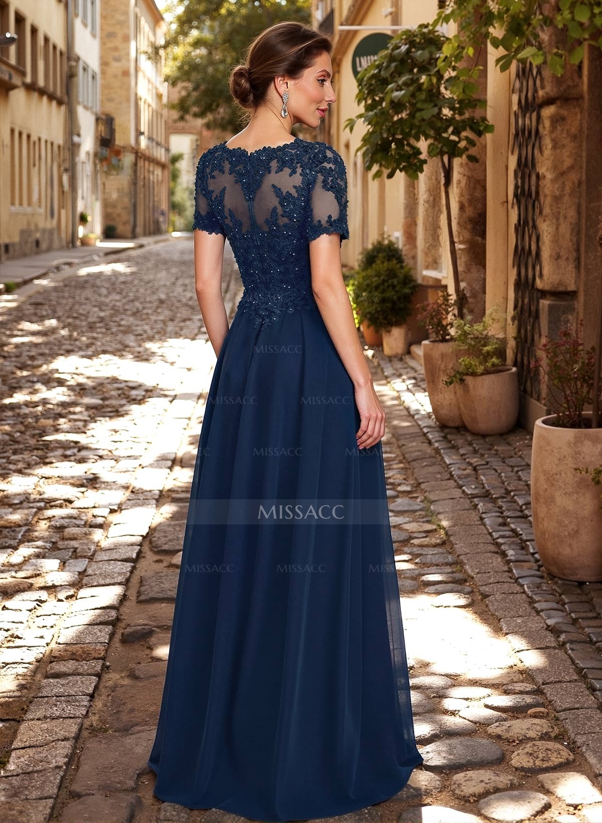 A-Line Scoop Neck Short Sleeves Chiffon Mother Of The Bride Dresses With Lace