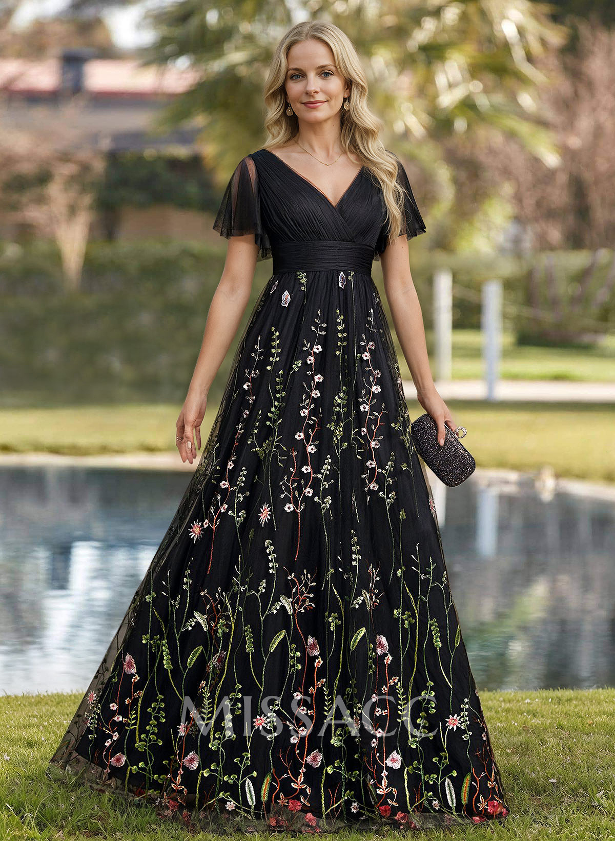 A-Line V-Neck Floor-Length Tulle Mother Of The Bride Dresses With Appliques Lace