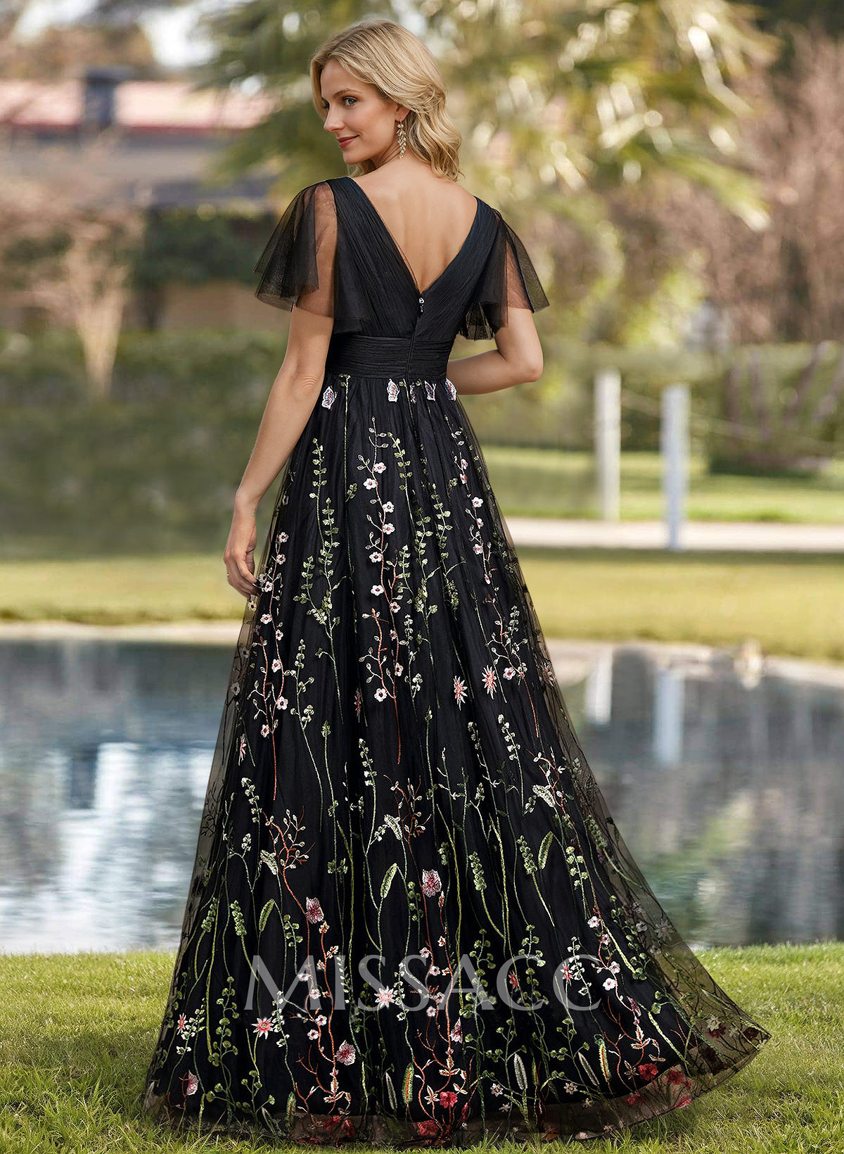 A-Line V-Neck Floor-Length Tulle Mother Of The Bride Dresses With Appliques Lace
