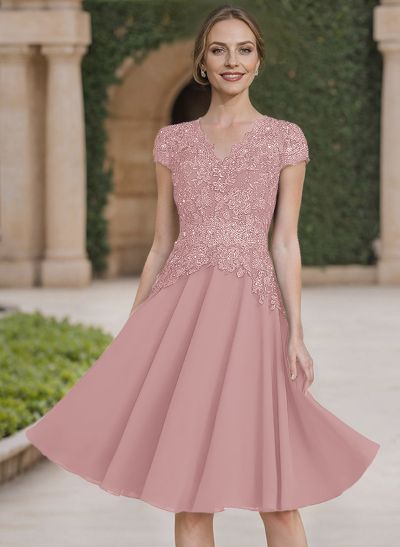 A-Line V-Neck 3/4 Sleeves Knee-Length Chiffon Mother Of The Bride Dresses With Appliques Lace