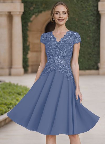 A-Line V-Neck 3/4 Sleeves Knee-Length Chiffon Mother Of The Bride Dresses With Appliques Lace