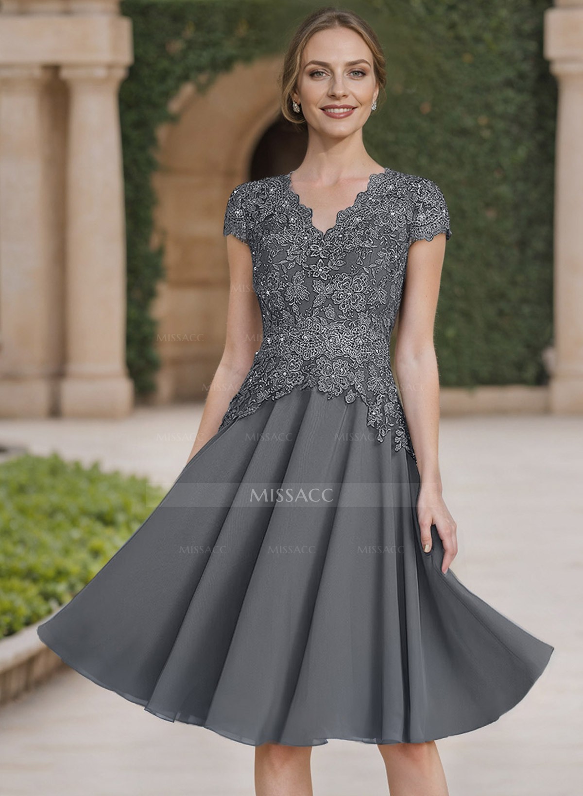 A-Line V-Neck 3/4 Sleeves Knee-Length Chiffon Mother Of The Bride Dresses With Appliques Lace