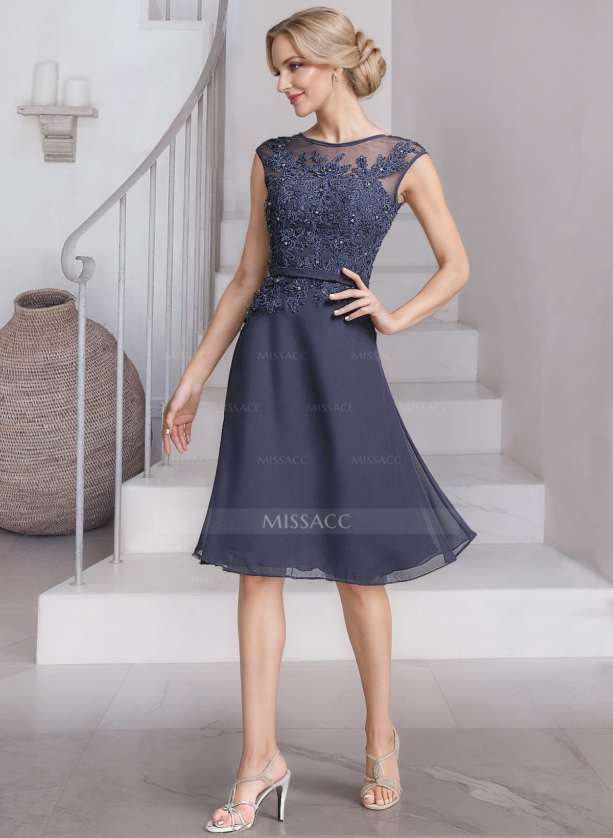 A-Line Scoop Neck Sleeveless Knee-Length Chiffon Mother Of The Bride Dresses With Lace