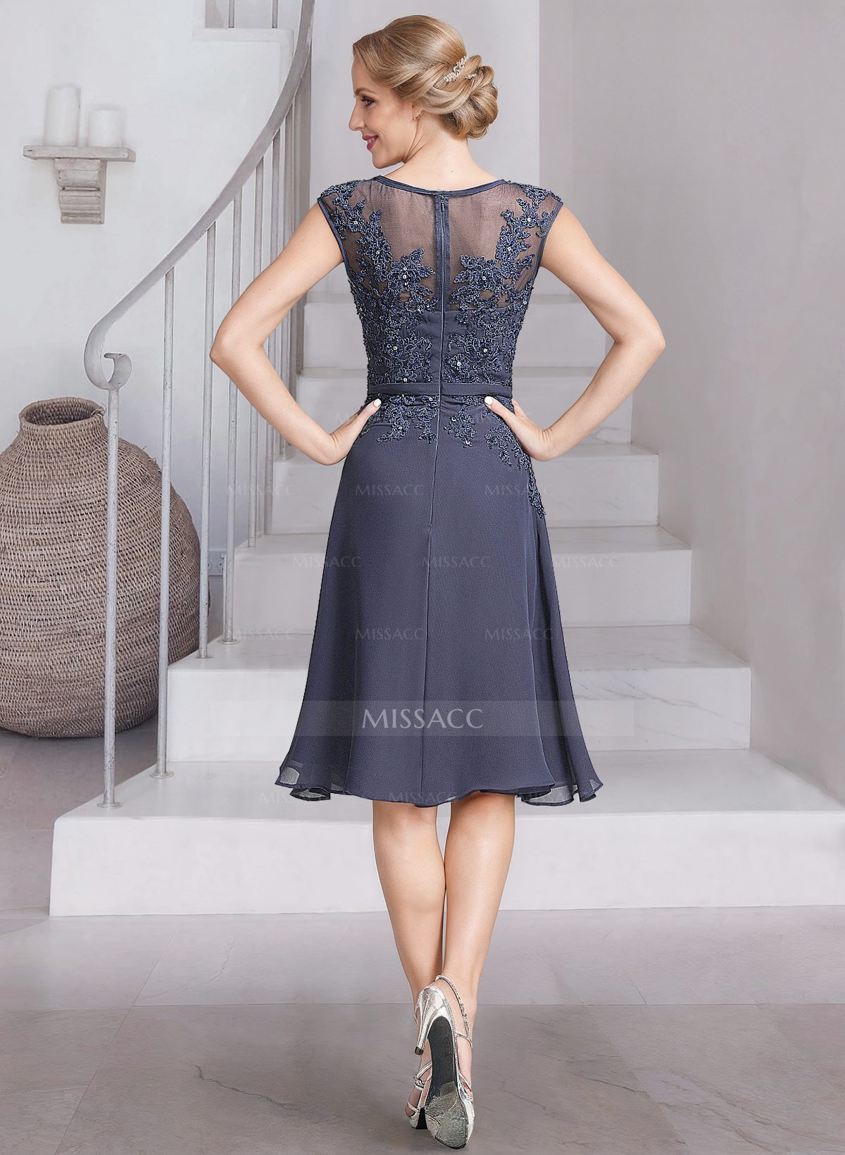 A-Line Scoop Neck Sleeveless Knee-Length Chiffon Mother Of The Bride Dresses With Lace