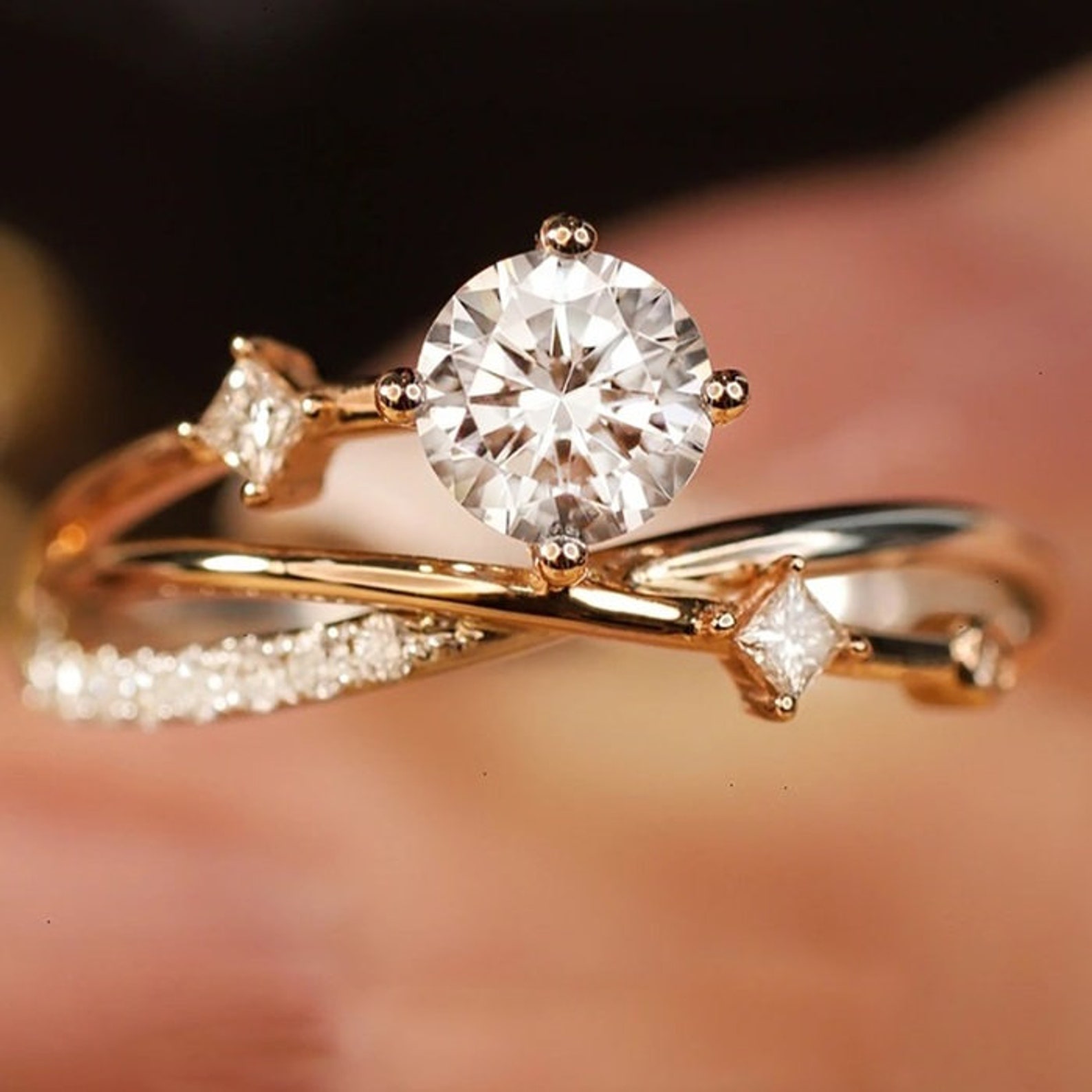 Luxurious Halo Round Cut Engagement Ring