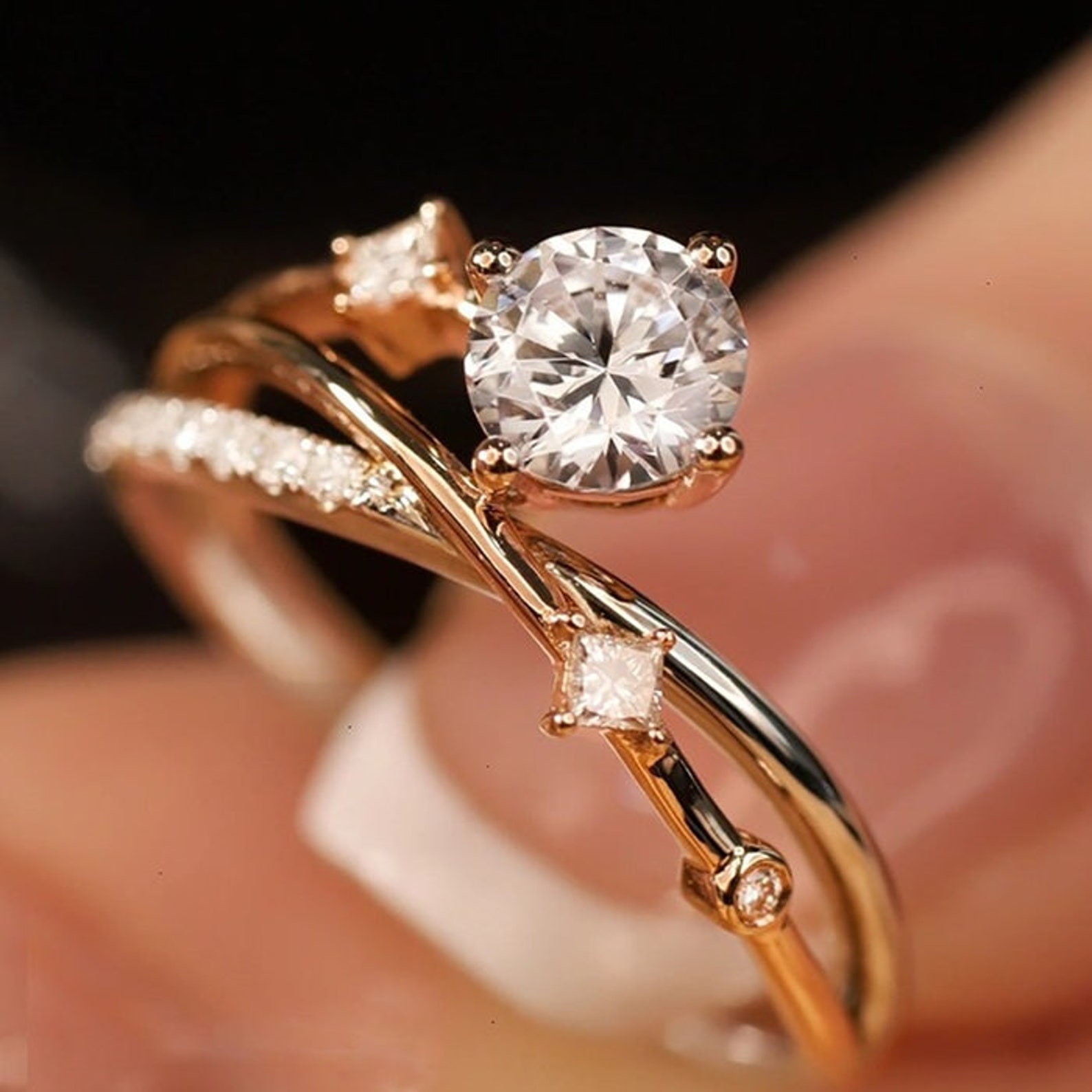 Luxurious Halo Round Cut Engagement Ring