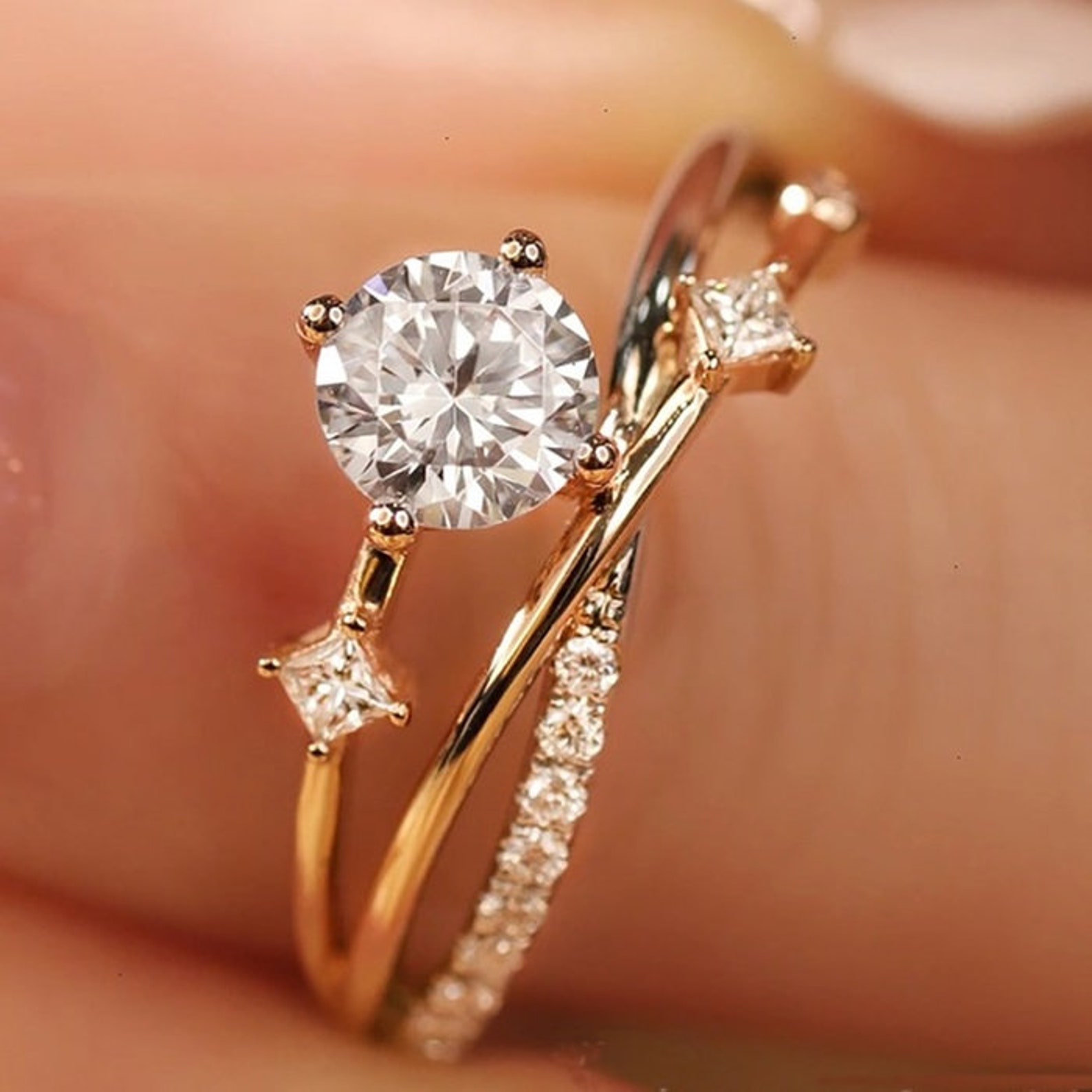 Luxurious Halo Round Cut Engagement Ring