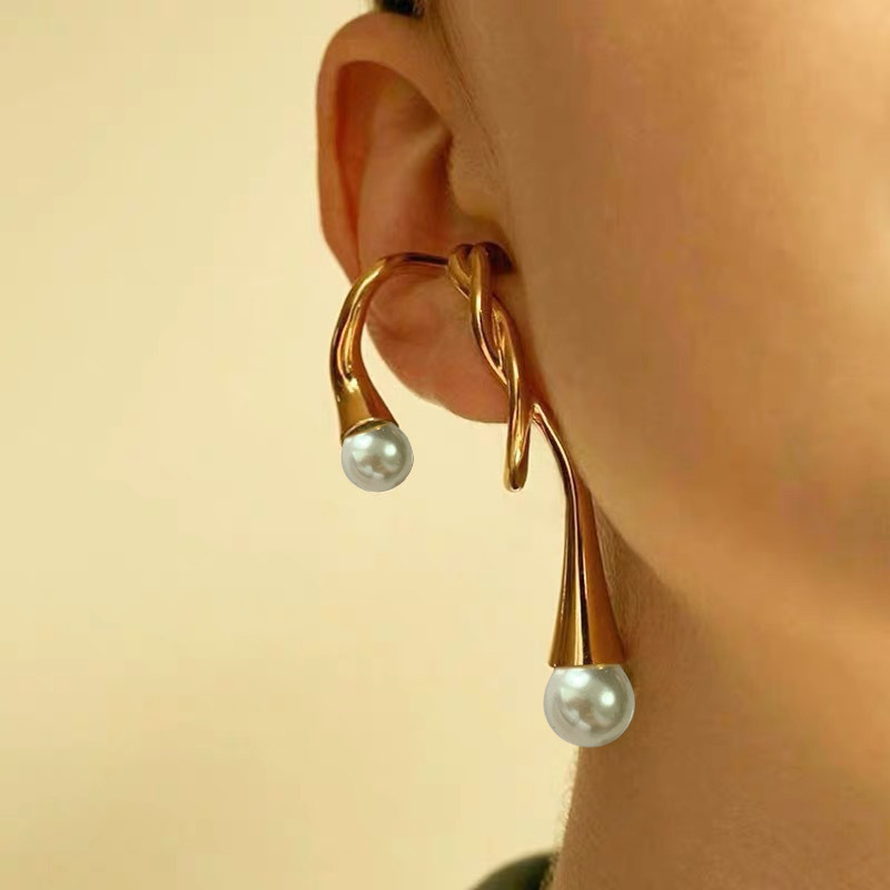 Gorgeous Pearl Ear Cuff