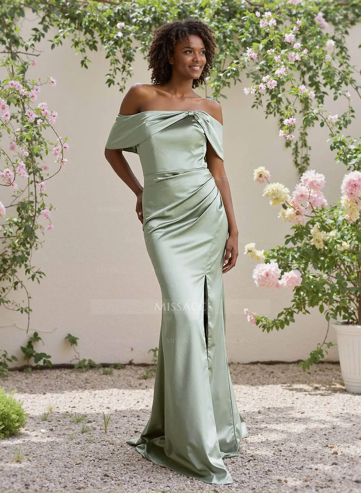 green emerald velvet dress Elegant Halter Sleeveless Soft Satin Long Bridesmaid Dress main image 1