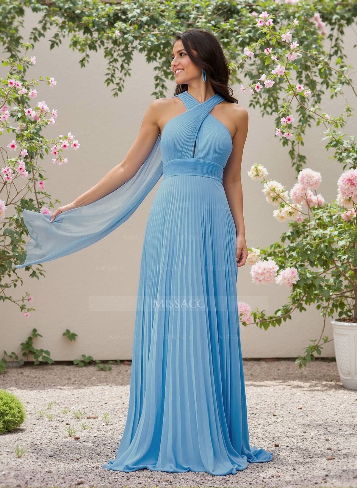 Minimalistic A-Line Halter Sleeveless Chiffon Bridesmaid Dresses With Bare Back