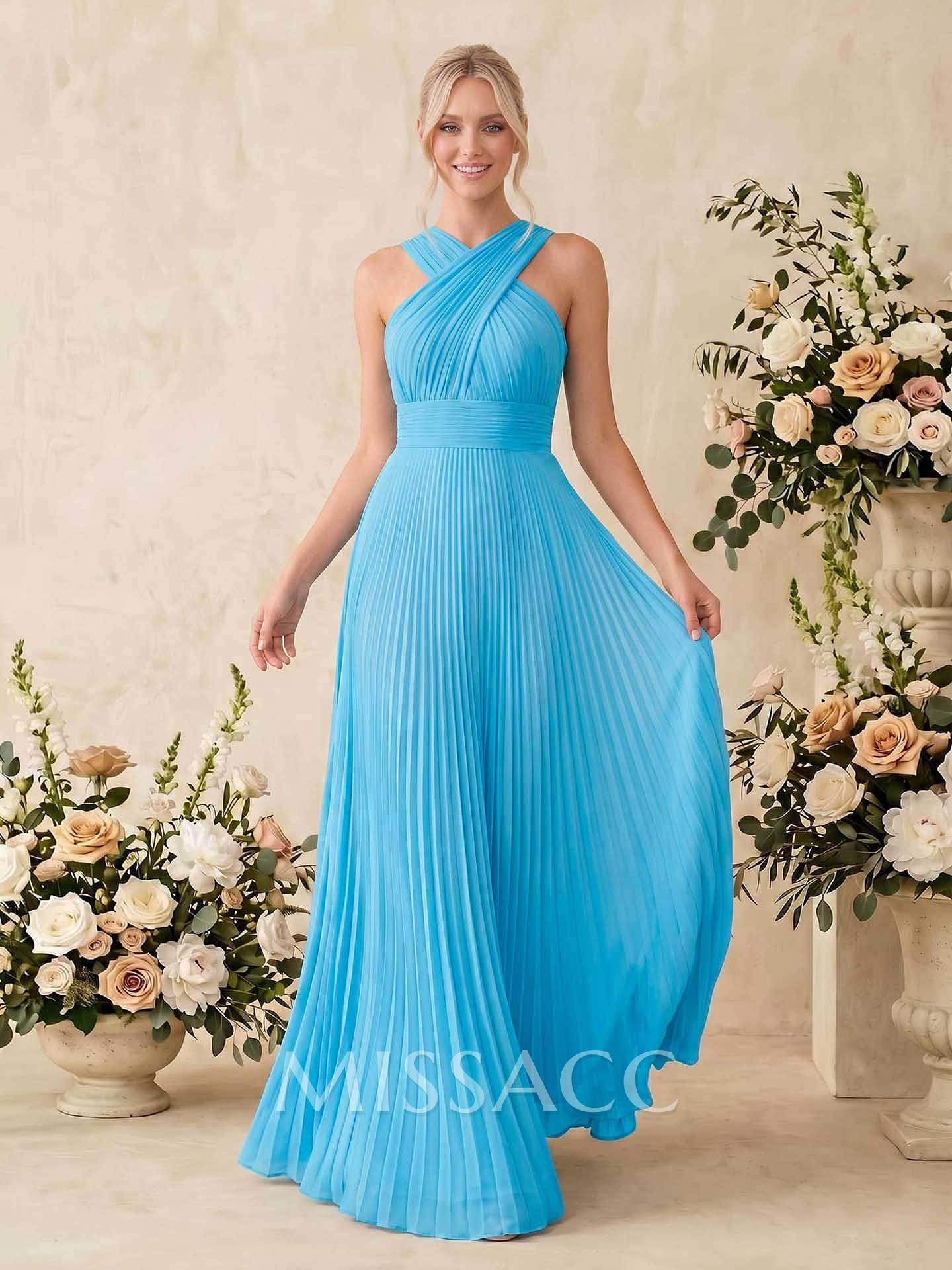 Minimalistic A-Line Halter Sleeveless Chiffon Bridesmaid Dresses With Bare Back