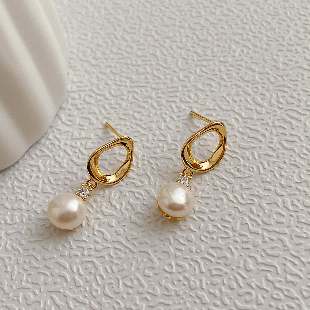 Simple Pearl Vintage Stud Earrings