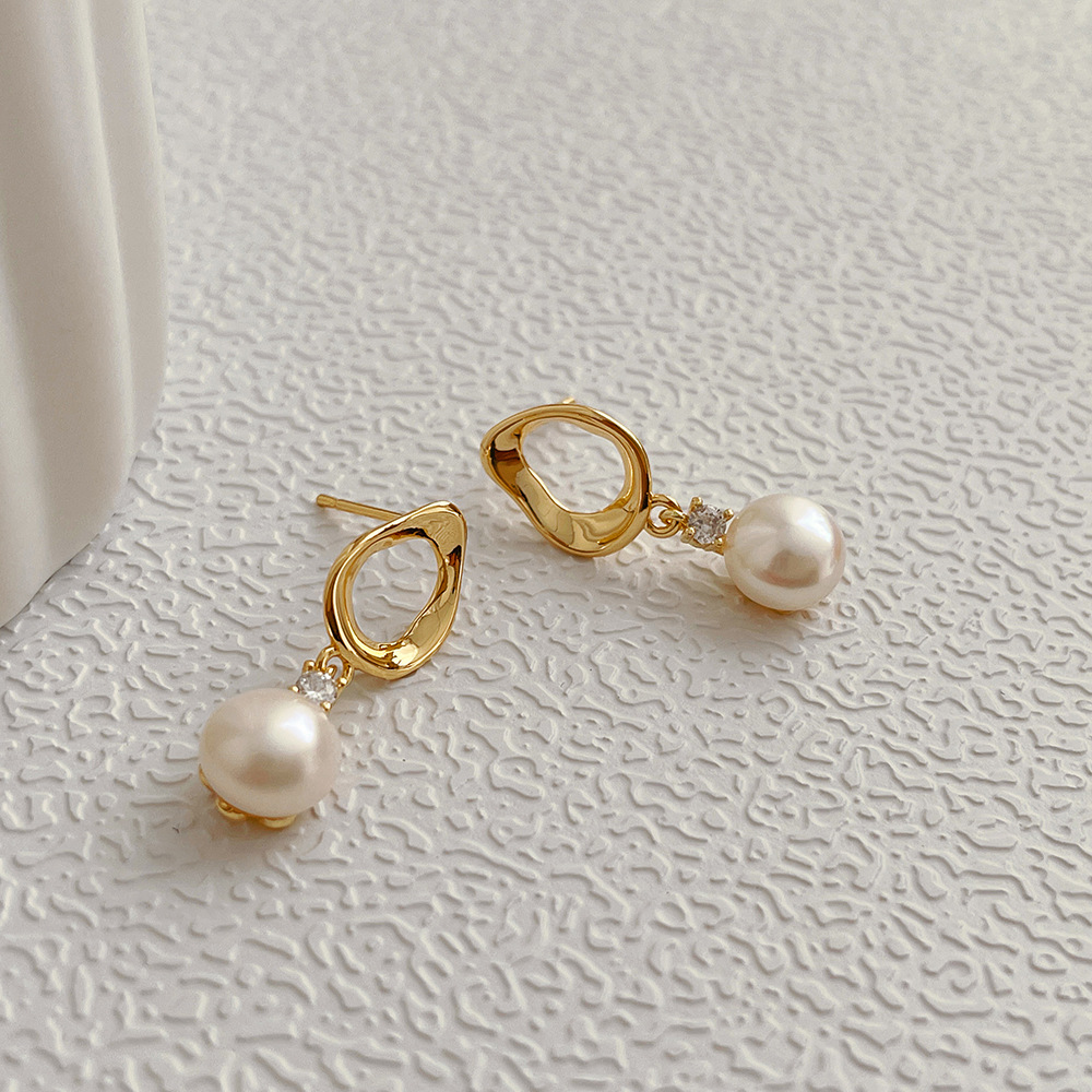 Simple Pearl Vintage Stud Earrings