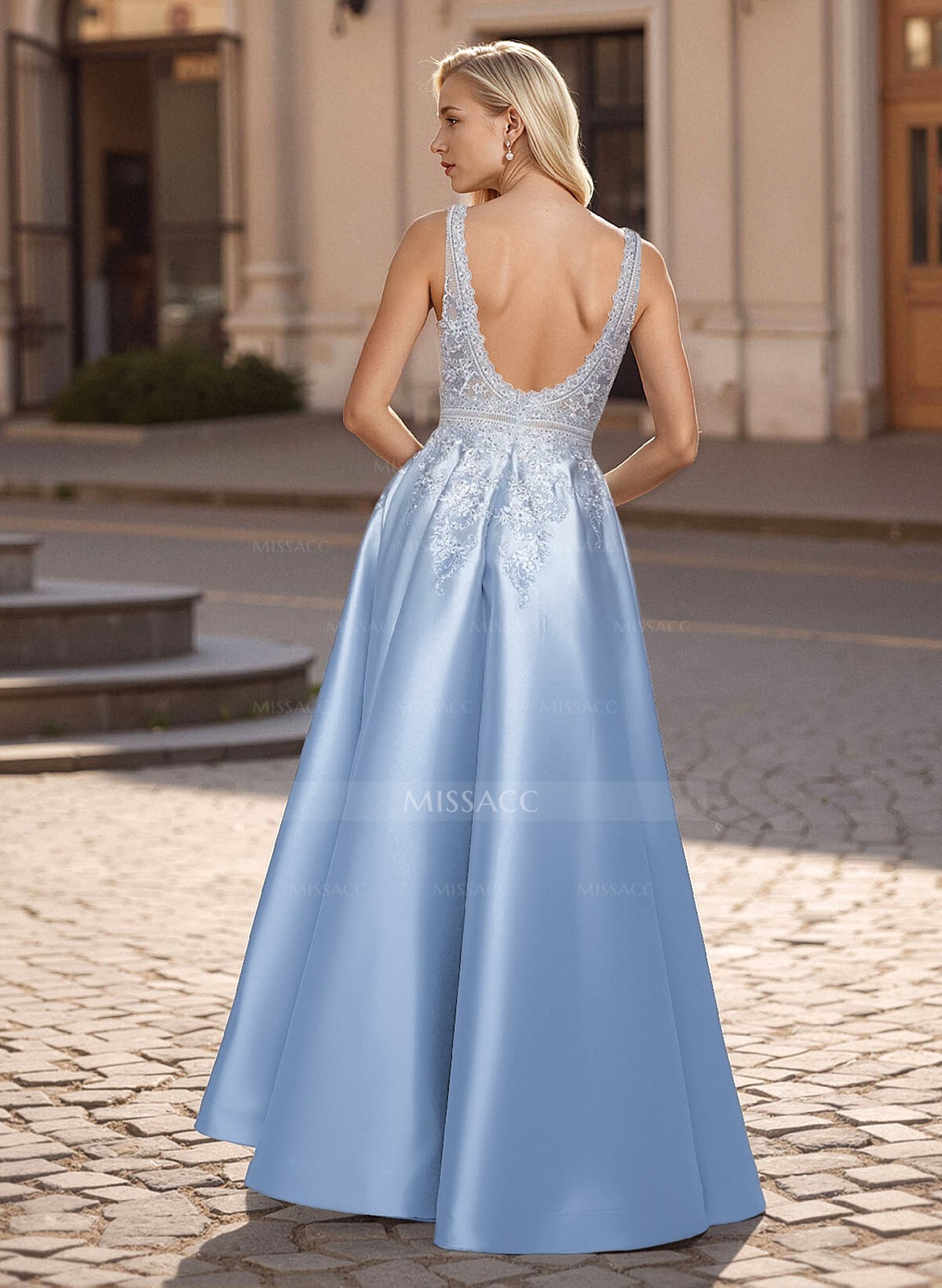 Exquisite V-Neck Sleeveless Plunge Neck Satin Prom Dresses With Lace