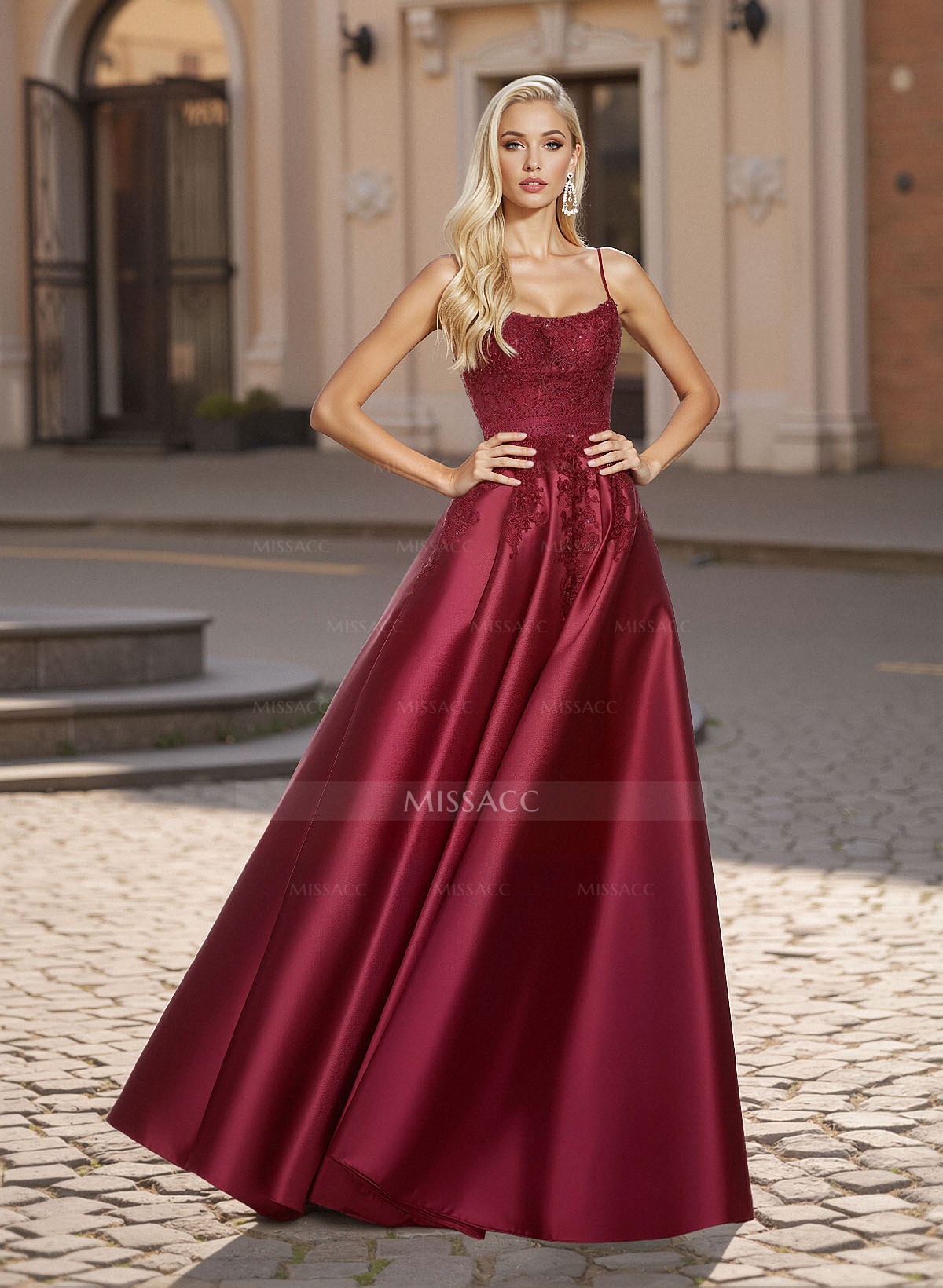 A-Line Scoop Neck Spaghetti Straps Satin Prom Dresses With Lace Applique