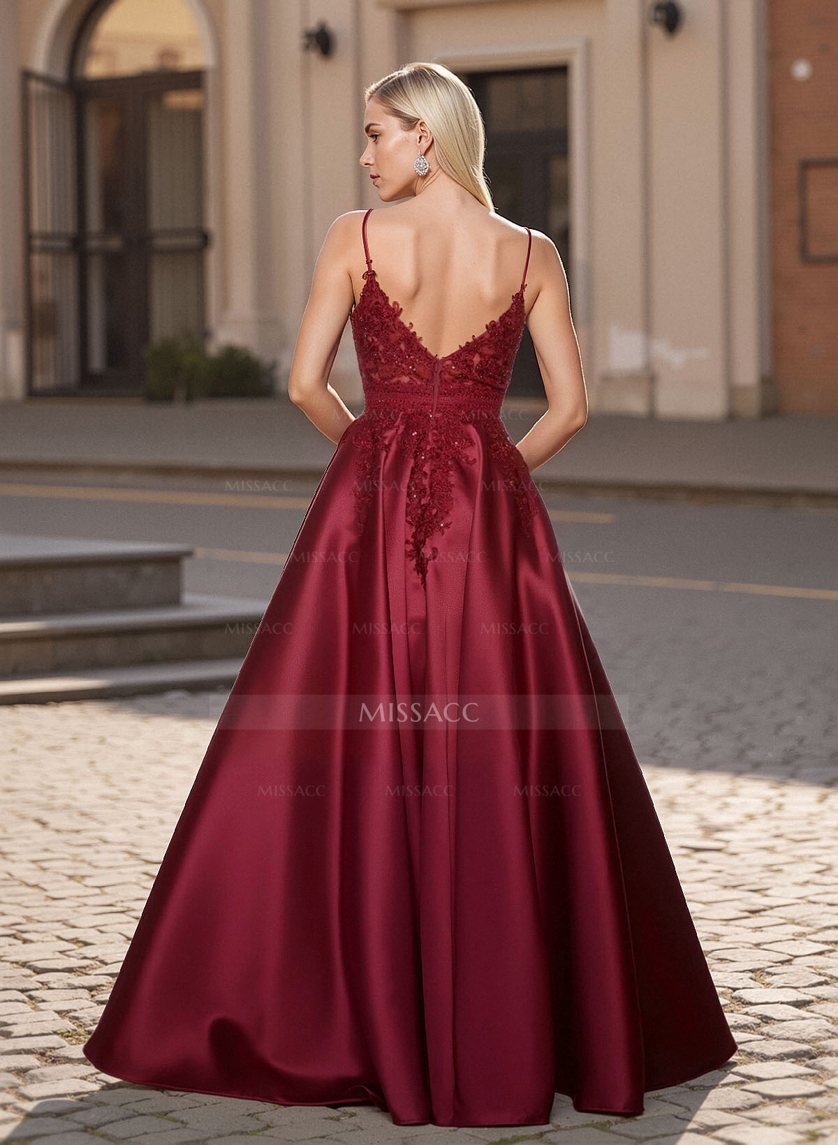 A-Line Scoop Neck Spaghetti Straps Satin Prom Dresses With Lace Applique