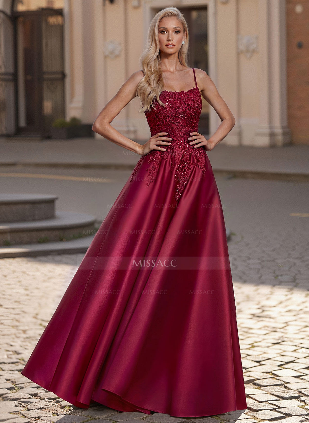 A-Line Scoop Neck Spaghetti Straps Satin Prom Dresses With Lace Applique